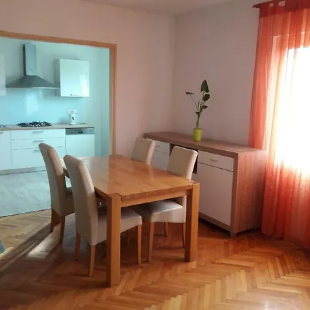 Dora Pakoštane