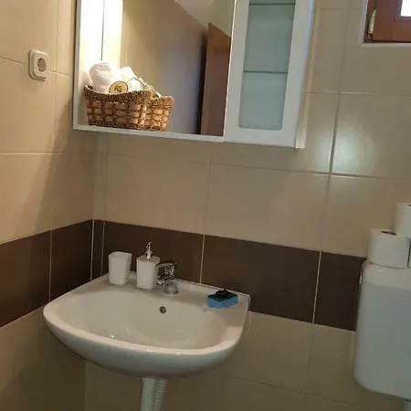 Dora Apartment *